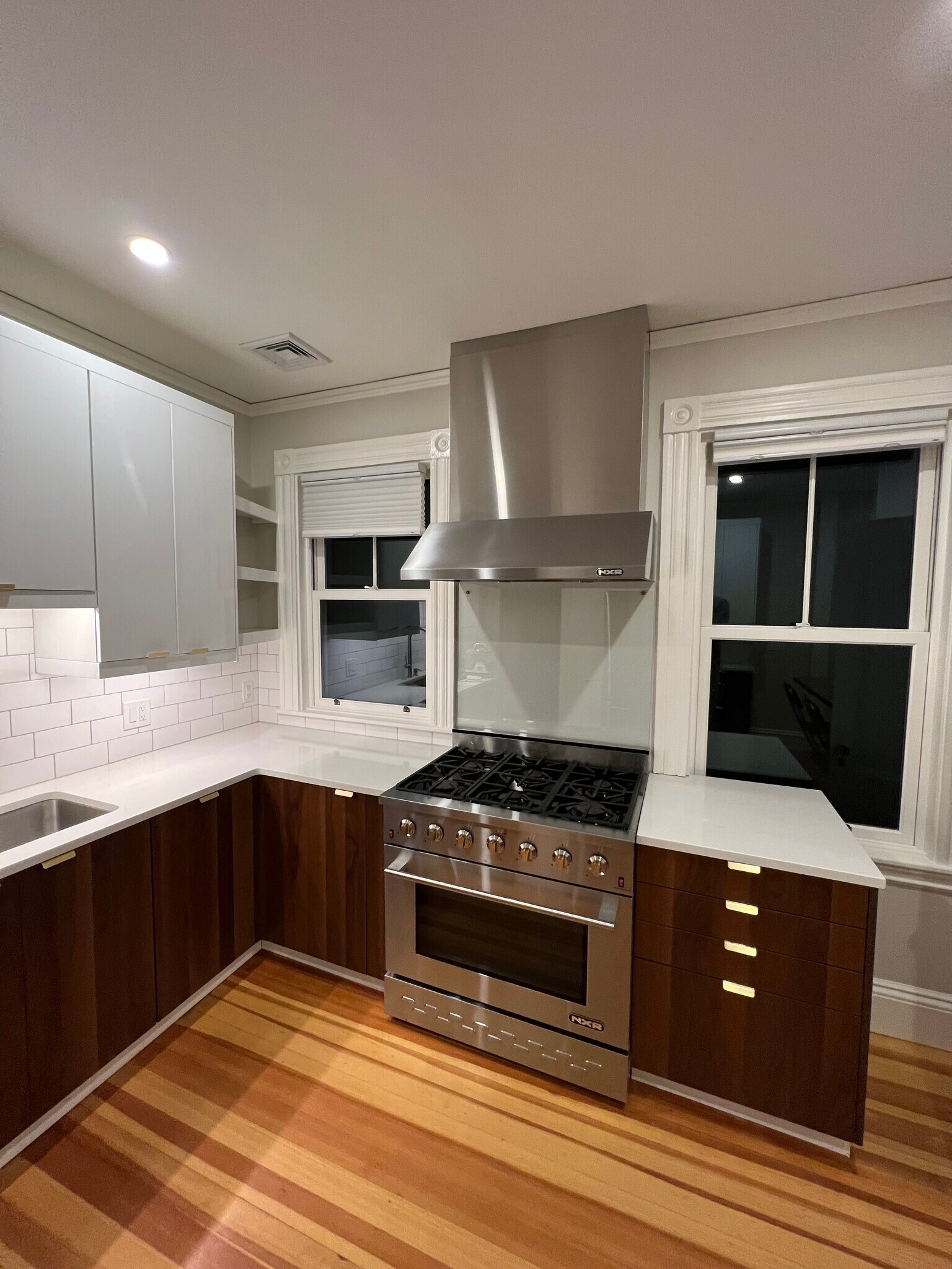 Chefs kitchen 36” 6 burner range / hood - 9 Waldeck St