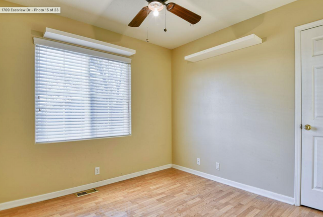 Building Photo - Live Close to It All in This 3 Bedroom Pap...