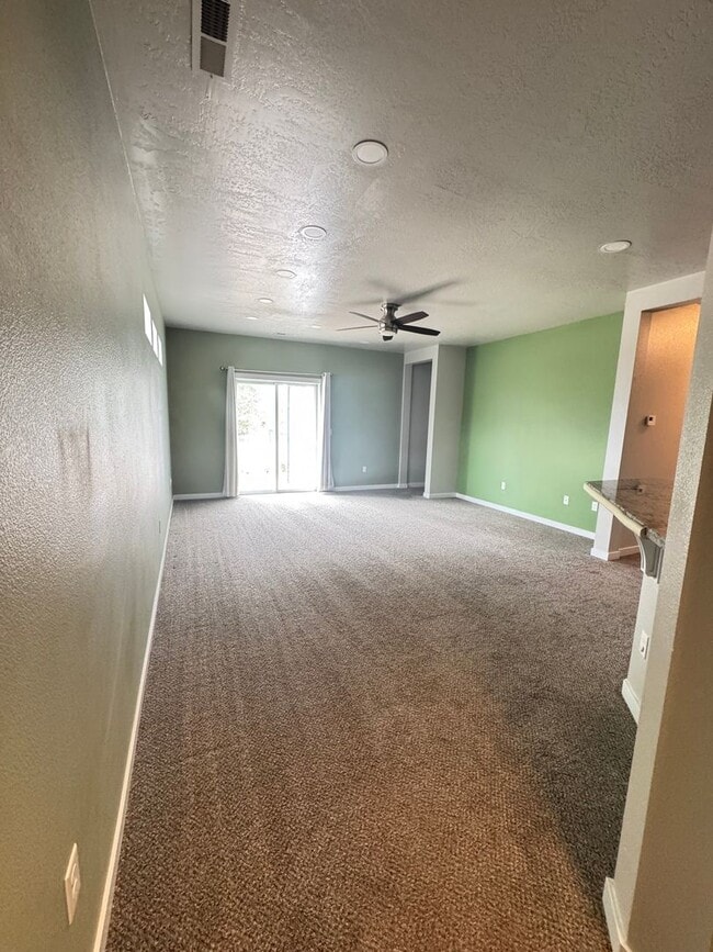 Building Photo - New on Market! Close to Freeway and Shopping!