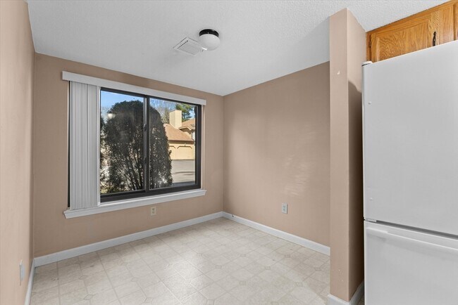 Building Photo - 221 Trailside Way