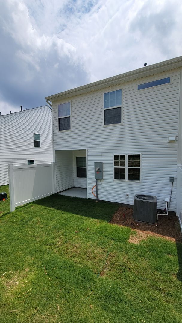 Building Photo - 3 bed, 2.5 Bath Townhome Available in Reid...
