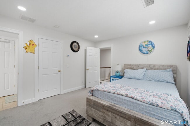 Building Photo - 7 Bridlewood