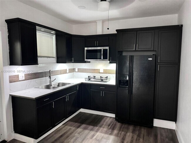 Building Photo - 27450 SW 168th Ave
