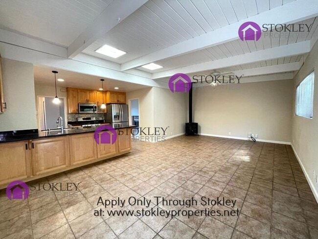 Building Photo - 17650 Mayflower Dr