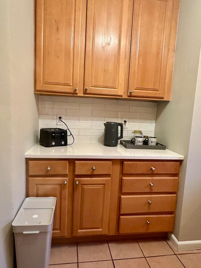 Building Photo - 7535 York Dr