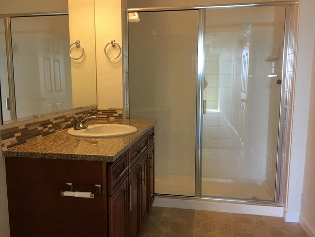 Building Photo - 804 Summer Hawk Dr