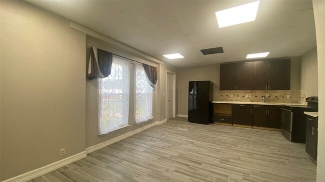 Building Photo - 32910 Morrison Rd