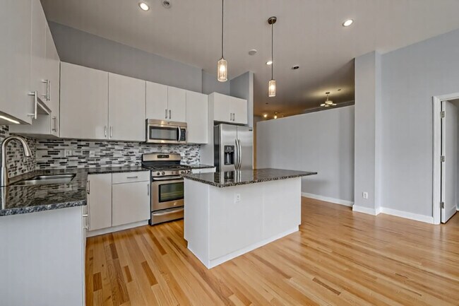 Building Photo - 2 S Leavitt St