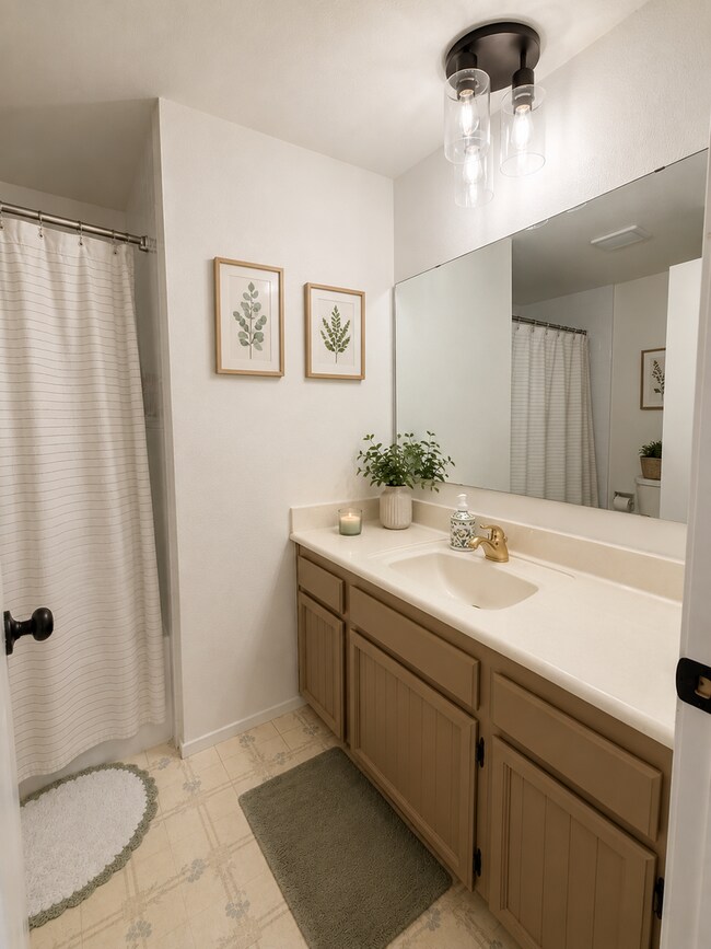 Building Photo - Spacious Kennewick Home with RV Parking & Incredible Outdoor Living!