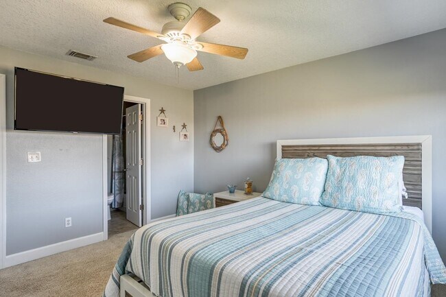 Building Photo - 120 Sunset Harbor Way