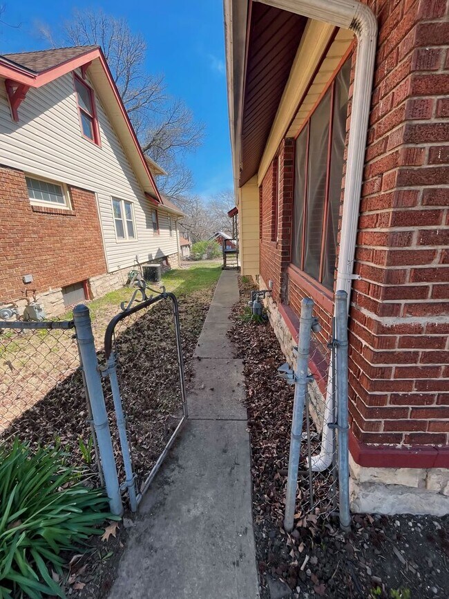 Building Photo - 5817 Highland Ave