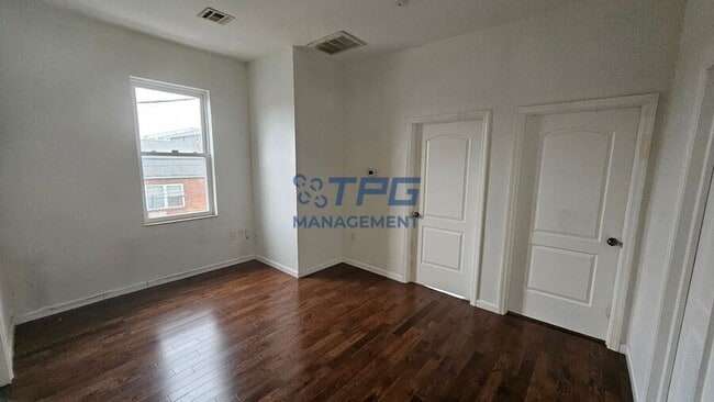 Building Photo - 575 55th St