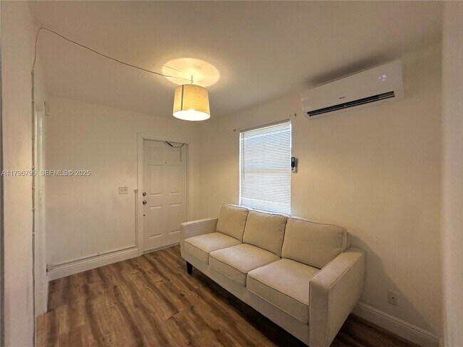 Building Photo - 407 NW 11th Ave