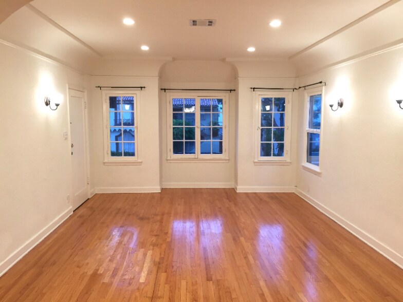 Building Photo - 1106.5 S Doheny Dr