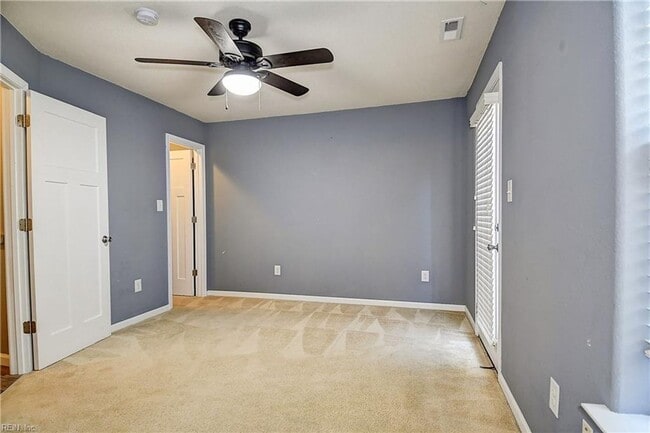 Building Photo - Three Story Condo near the Oceanfront