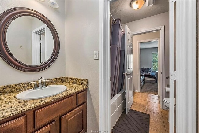 Building Photo - 1403 Medina Dr