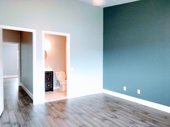 Building Photo - 211 Countryside Key Blvd