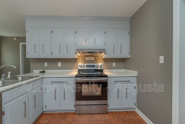 Building Photo - 250 Brooks Dr