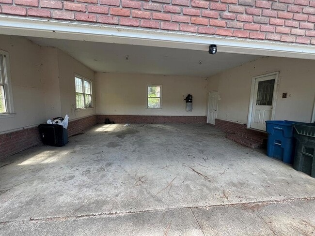 Building Photo - 1499 Shrine Club Rd