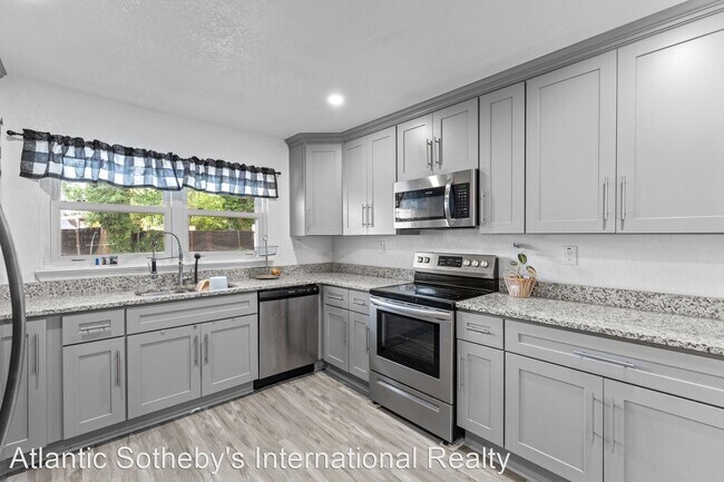 Building Photo - 4 br, 3 bath House - 4625 Larkin Street