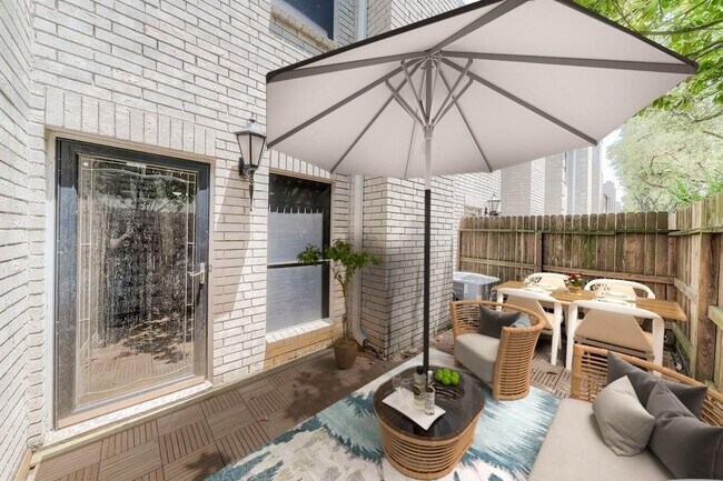 Building Photo - 17583 Red Oak Dr