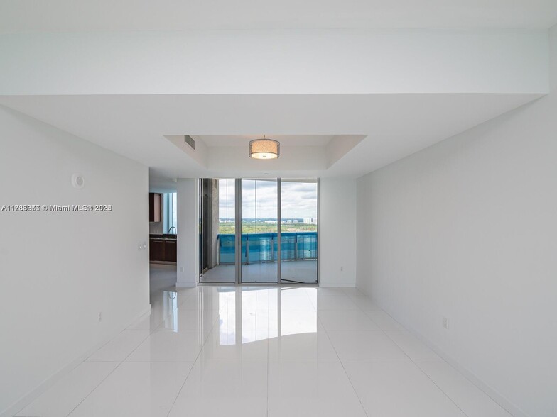 Building Photo - 15901 Collins Ave