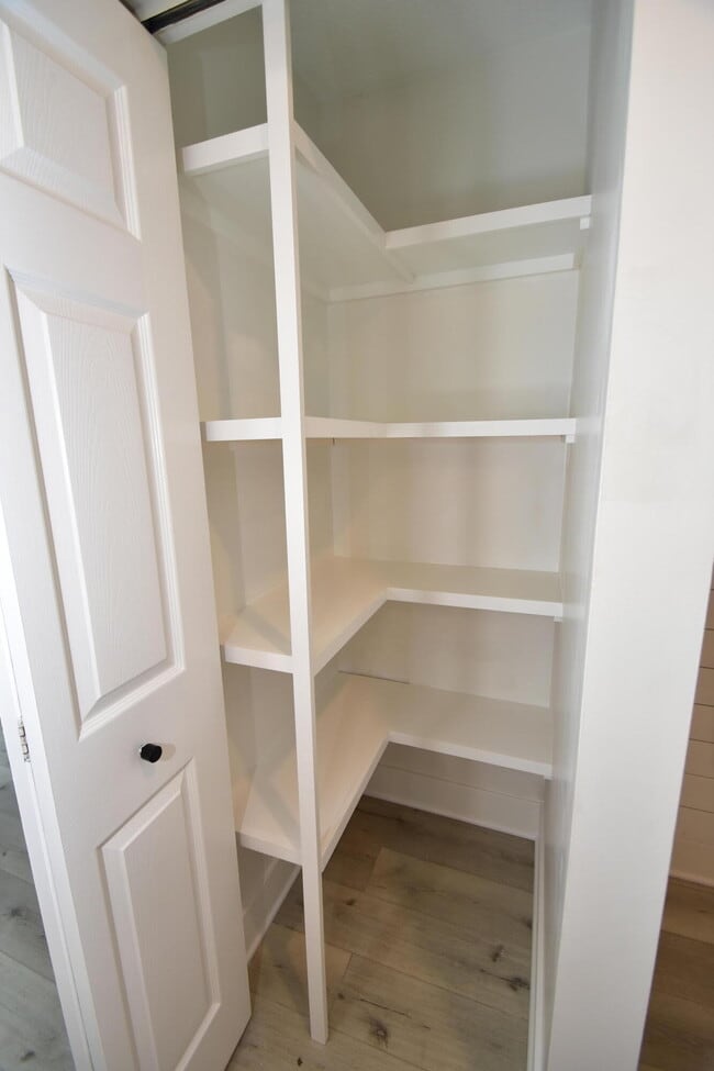 Building Photo - 3805 Wedgewood Ct