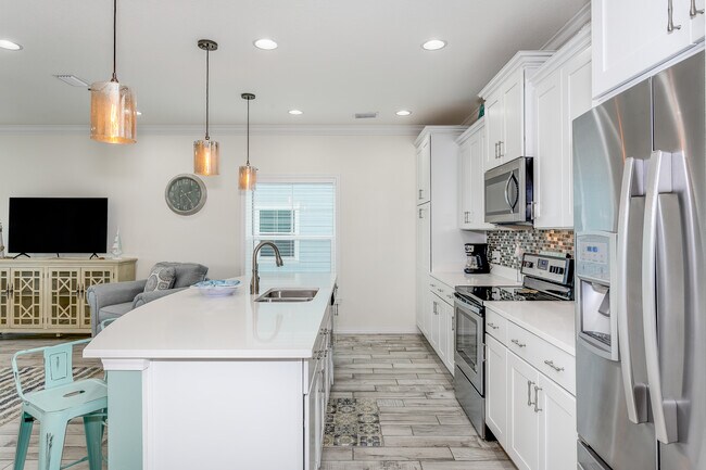 Building Photo - 6584 Carlinga Dr