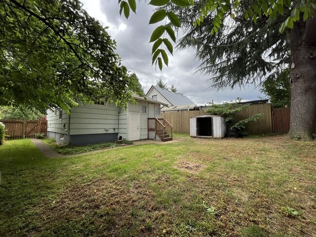 Building Photo - Bright and Open Home with Flexible Living Spaces and an Expansive Backyard