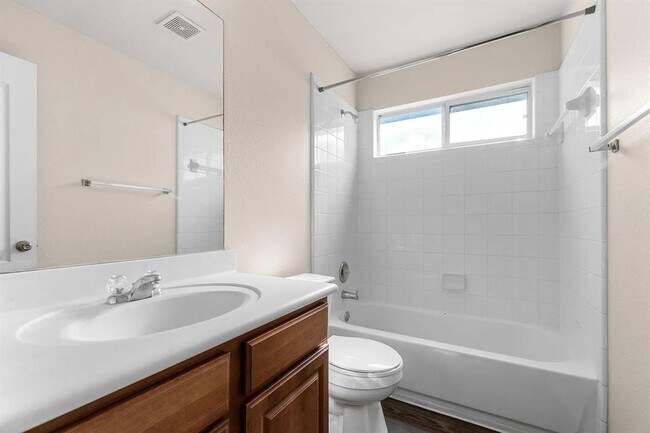 Building Photo - 1209 Laurel Oak Trail