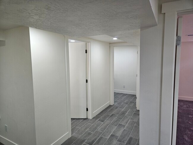 Building Photo - Roy Duplex