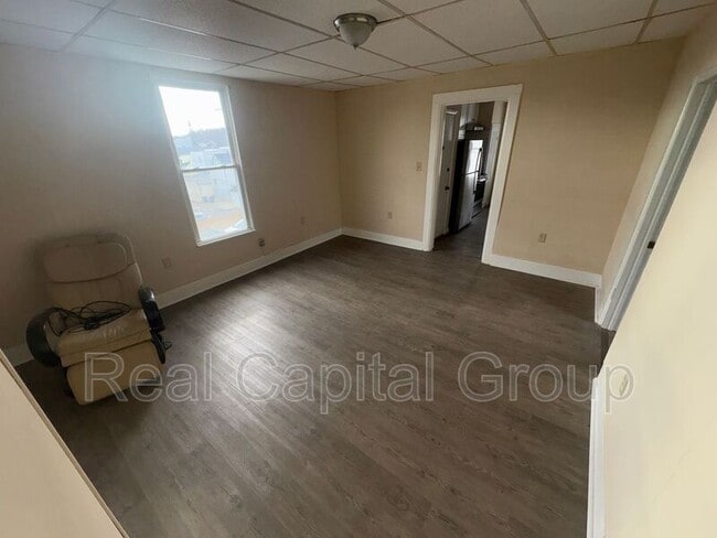 Building Photo - 137 Main St