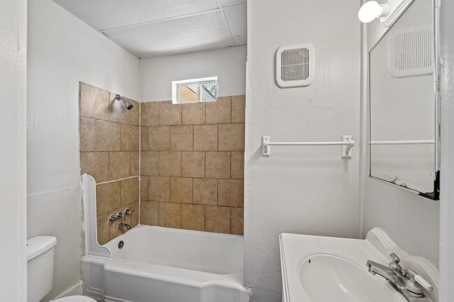 Building Photo - 205 Stimpson St