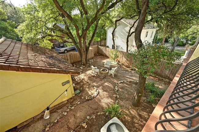 Building Photo - 2829 San Gabriel St
