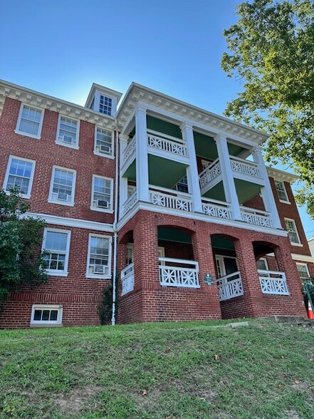 Primary Photo - 303 N New St