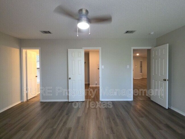 Building Photo - 1406 Bullhill Cove