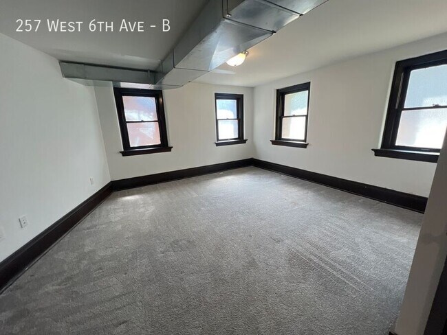 Building Photo - 257 W 6th Ave