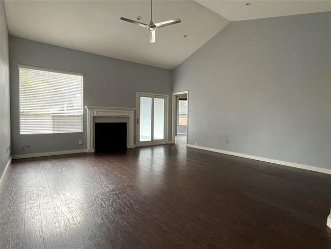 Building Photo - 9309 Roxanna Dr