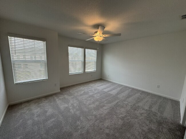 Building Photo - Holly Cove