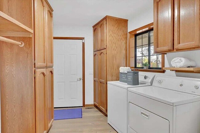 Building Photo - Large 4-bedroom Remodeled home in Lake Wildwood, Penn Valley, CA 95946