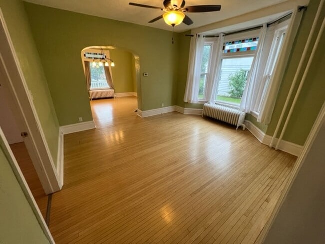 Building Photo - Duluth MN - 4+ bed - 2-bath - 2-car garage