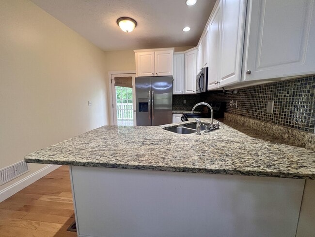 Building Photo - 304 Villa View Dr