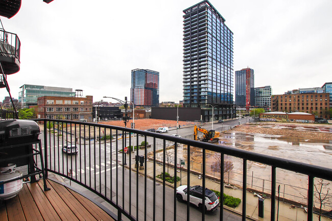 Building Photo - 1152 W Fulton Market