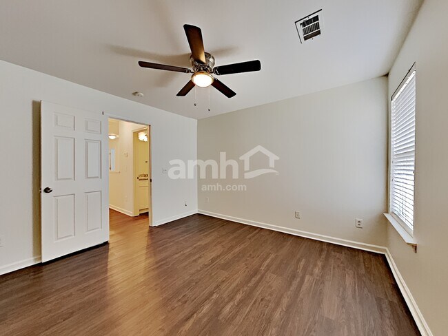 Building Photo - 1441 Bridgecross Pky