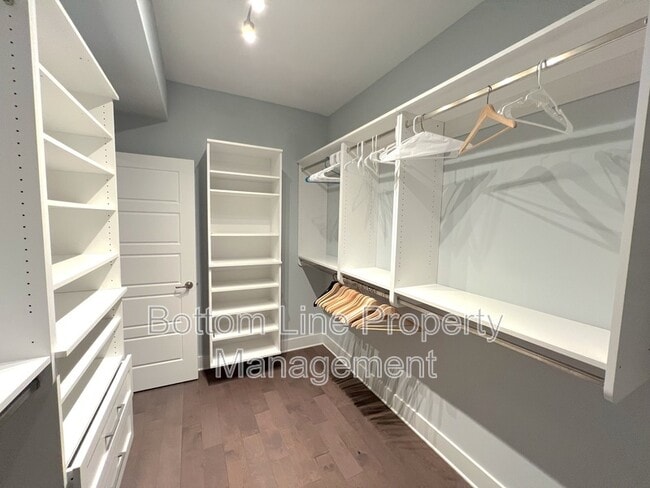 Building Photo - 211 Doggett St