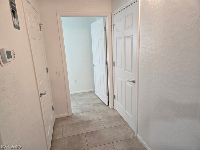 Building Photo - 6868 Sky Pointe Dr