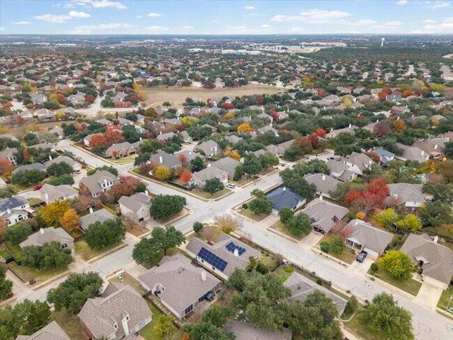 Building Photo - 920 Savanna Ln