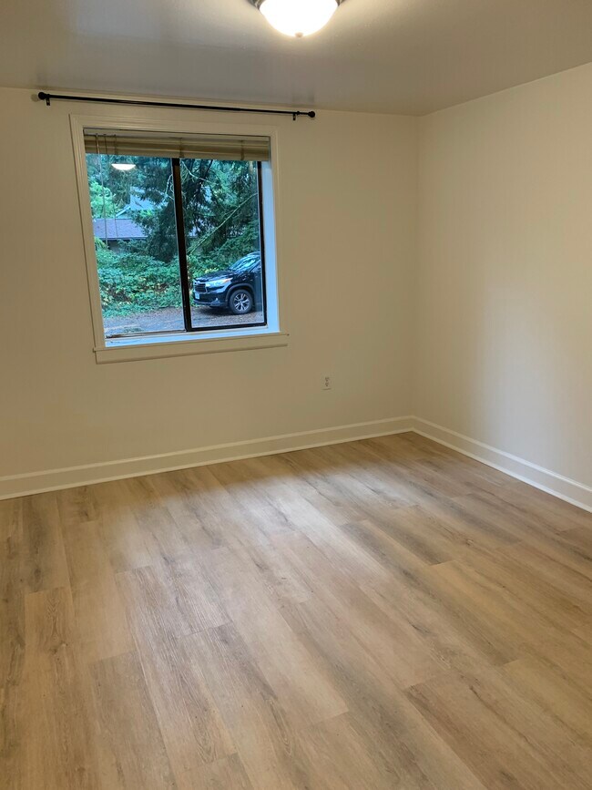 Building Photo - 910 N 149th St