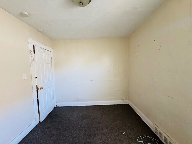 Building Photo - 2816 E 125th St