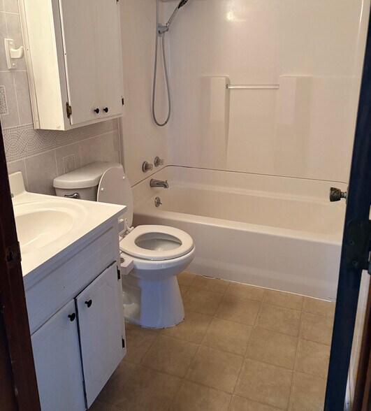 Building Photo - 103 E Brasfield St